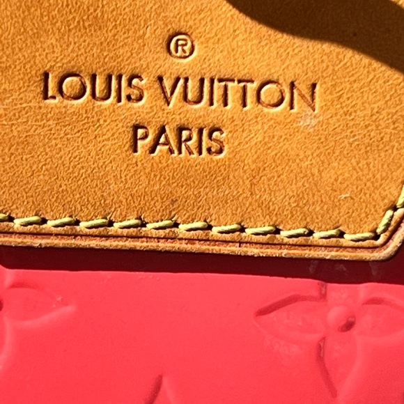 Louis Vuitton Brea Vernis MM coral bag USED GC. - Picture 7 of 16